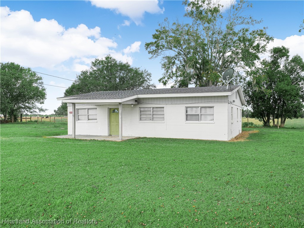 657 North Hollandtown Road Wauchula, FL 33873 - Photo 1 of 25 a view of a house with a back yard