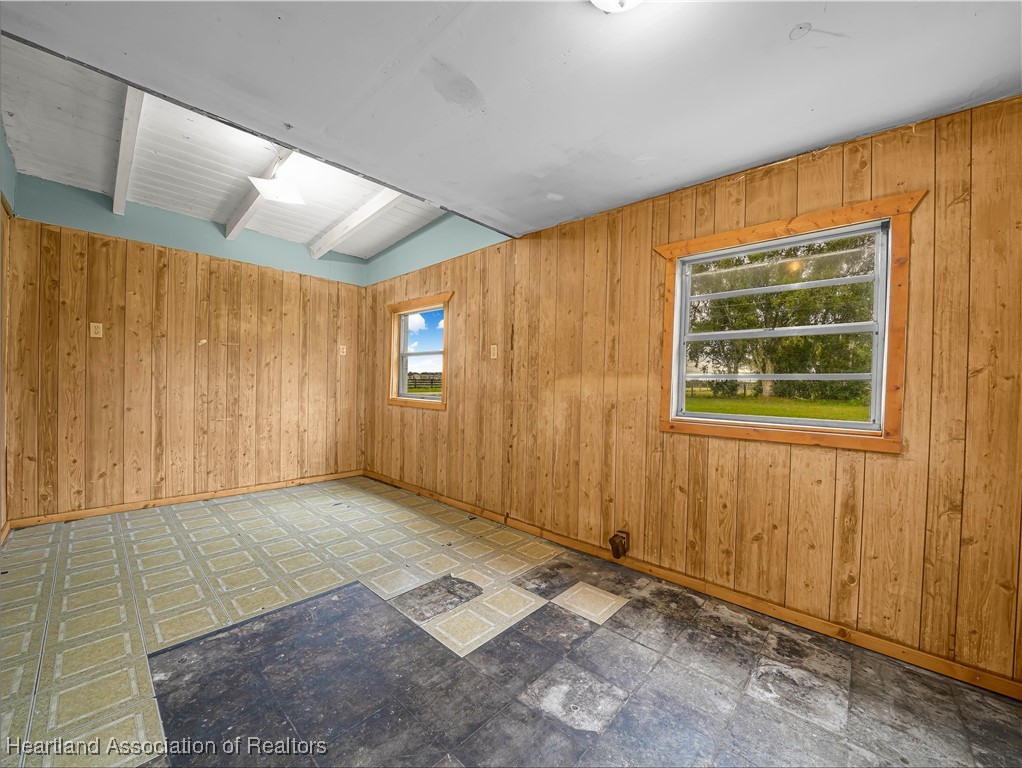 657 North Hollandtown Road Wauchula, FL 33873 - Photo 15 of 25 an empty room with windows
