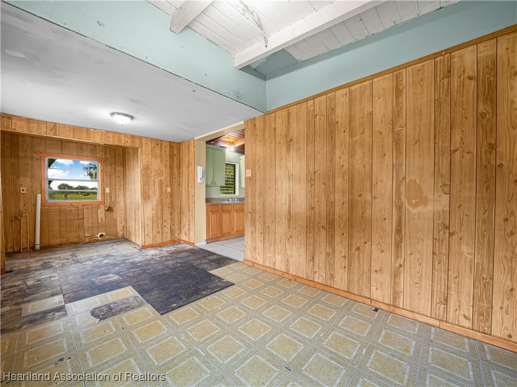 657 North Hollandtown Road Wauchula, FL 33873 - Photo 16 of 25 a view of a big room with windows and closet