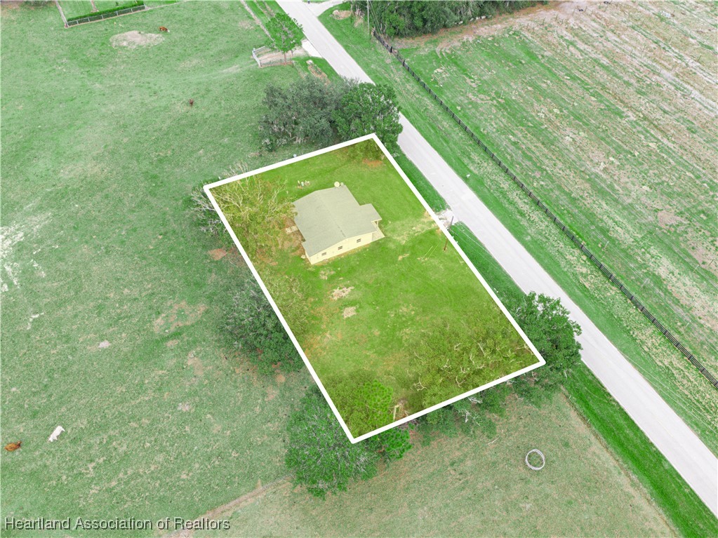 657 North Hollandtown Road Wauchula, FL 33873 - Photo 22 of 25 a view of a backyard
