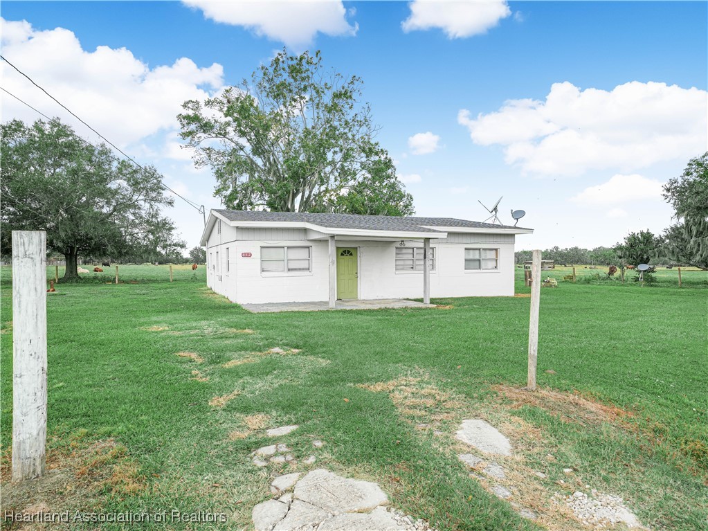 657 North Hollandtown Road Wauchula, FL 33873 - Photo 3 of 25 a view of a house with a yard and a garden