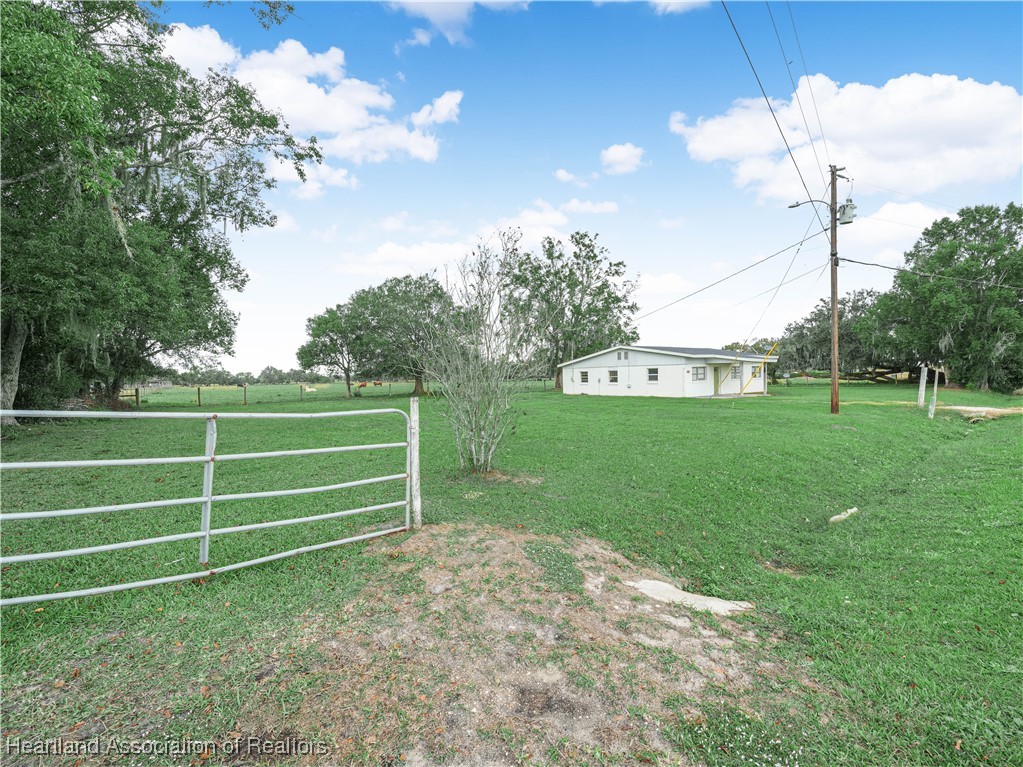 657 North Hollandtown Road Wauchula, FL 33873 - Photo 4 of 25
