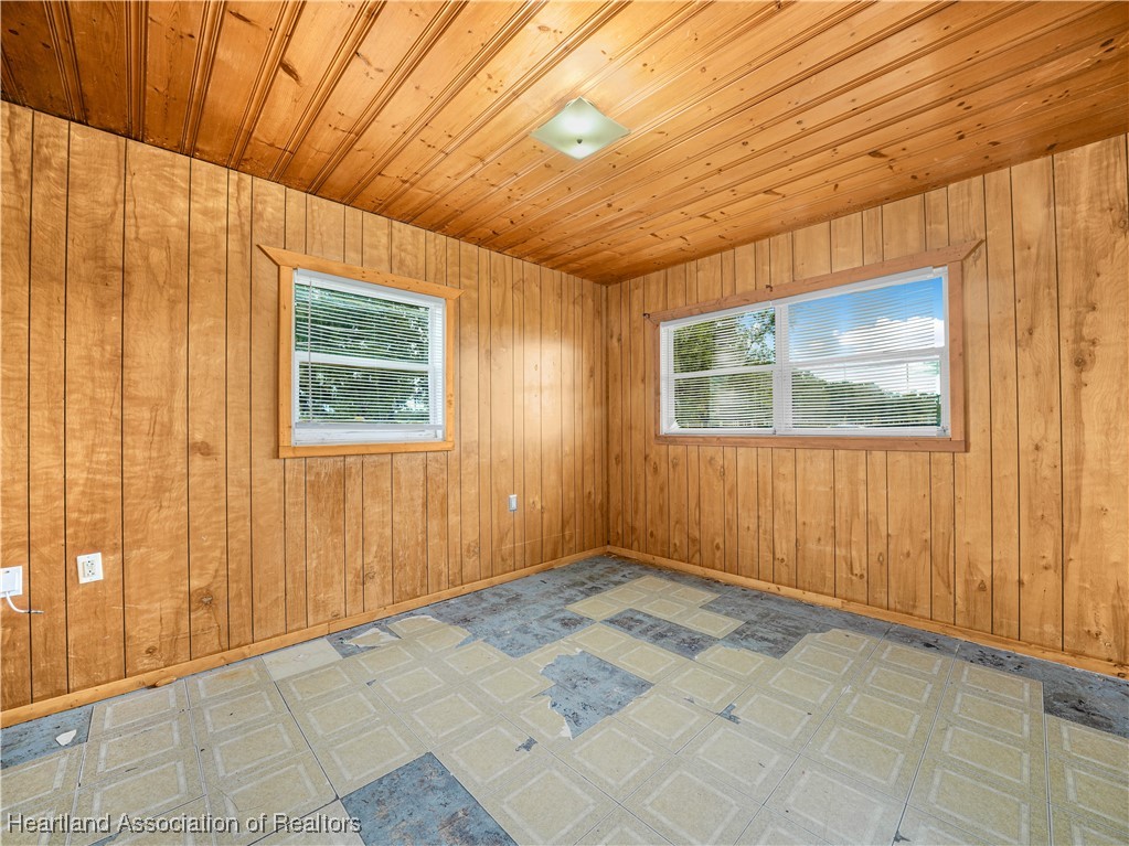 657 North Hollandtown Road Wauchula, FL 33873 - Photo 7 of 25 a view of an empty room with a window