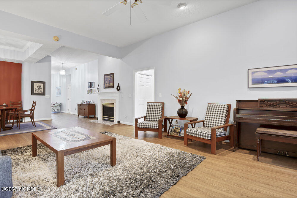 800 Fox Ridge Lane Wilmington, NC 28405 - Photo 12 of 50 Living Room