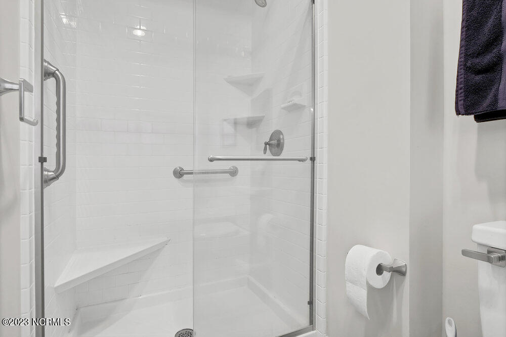 800 Fox Ridge Lane Wilmington, NC 28405 - Photo 26 of 50 Primary Bathroom