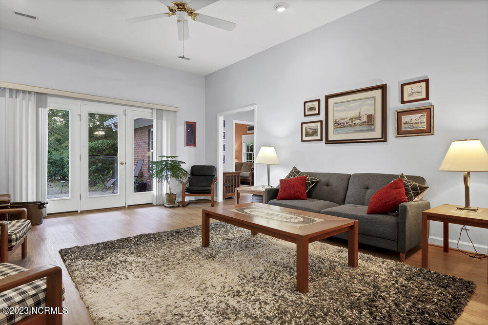 800 Fox Ridge Lane Wilmington, NC 28405 - Photo 10 of 50 Living Room