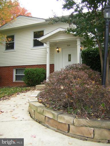 504 West Nettle Tree Road Sterling, VA 20164 - Photo 4 of 25 Exterior (General)