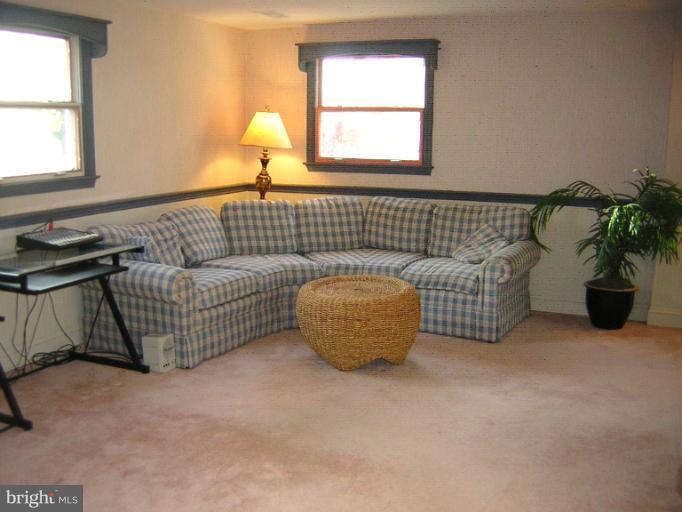 504 West Nettle Tree Road Sterling, VA 20164 - Photo 8 of 25 Family Room