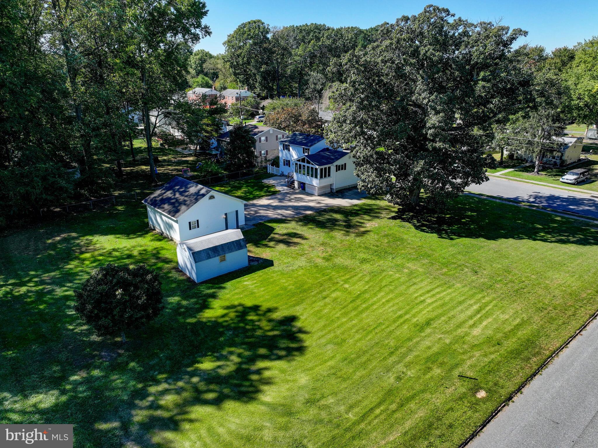609 South Rogers Street Aberdeen, MD 21001 - Photo 31 of 45 a aerial view of a house with swimming pool a yard and lake view