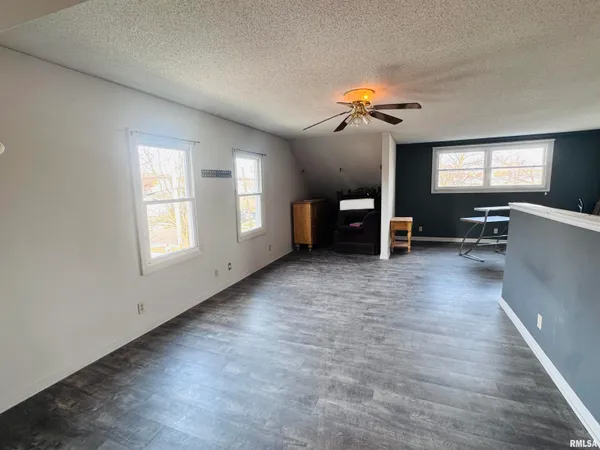 $155,000 | 560 North Crafford Street, Bushnell, IL 61422