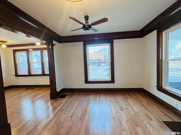 $155,000 | 560 North Crafford Street, Bushnell, IL 61422