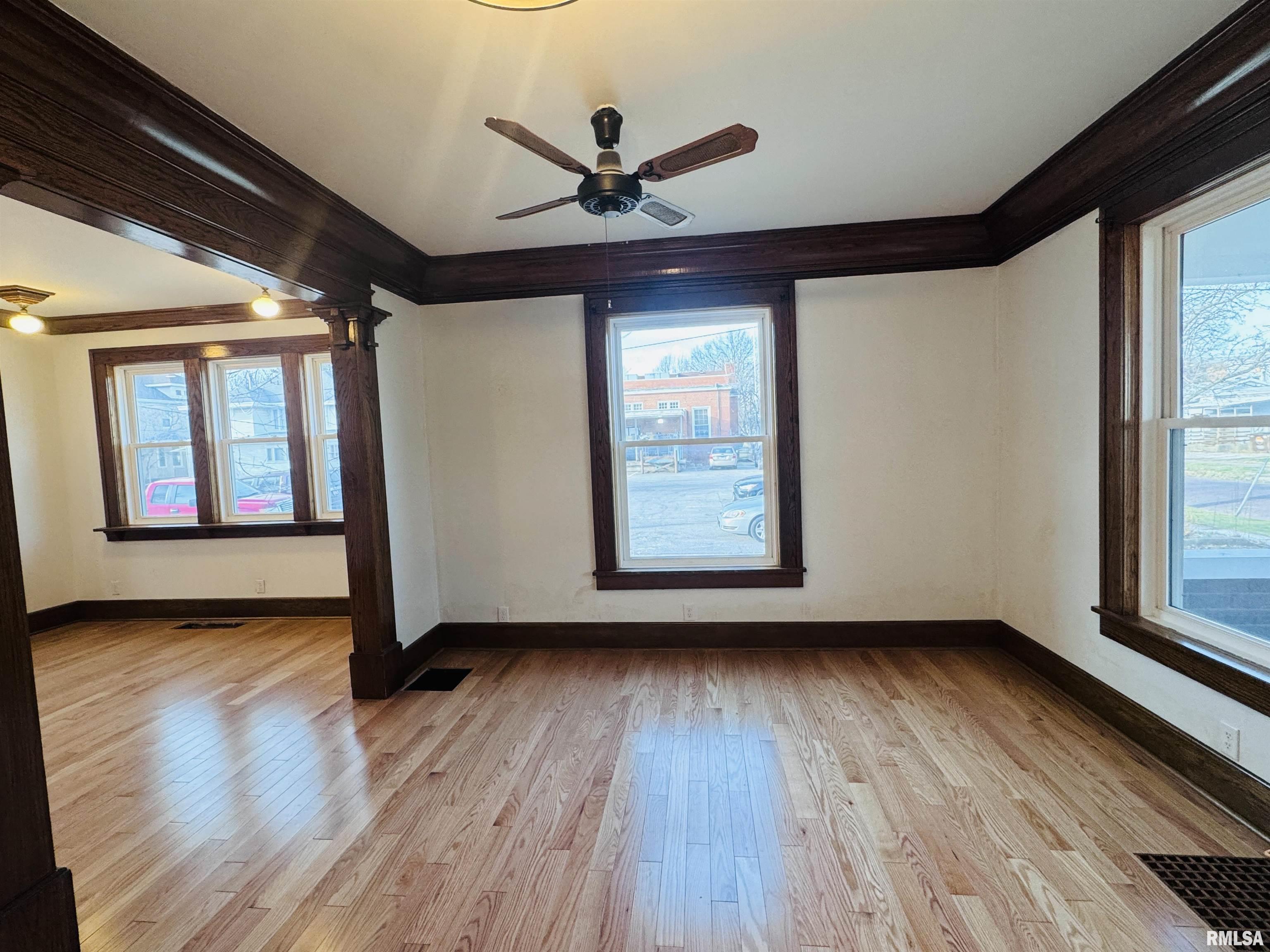 560 North Crafford Street Bushnell, IL 61422 - Photo 3 of 22