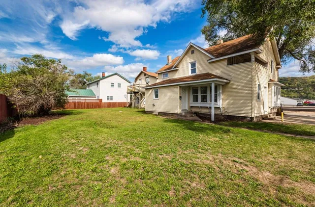 $260,000 | 321 East Washington Street, Prairie du Chien, WI 53821