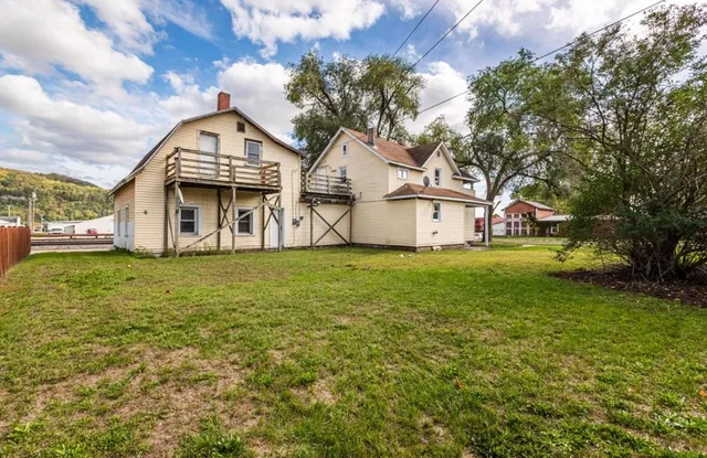 $260,000 | 321 East Washington Street, Prairie du Chien, WI 53821