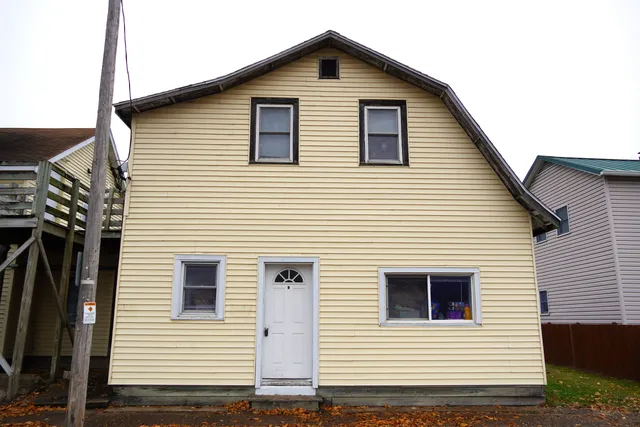 $260,000 | 321 East Washington Street, Prairie du Chien, WI 53821