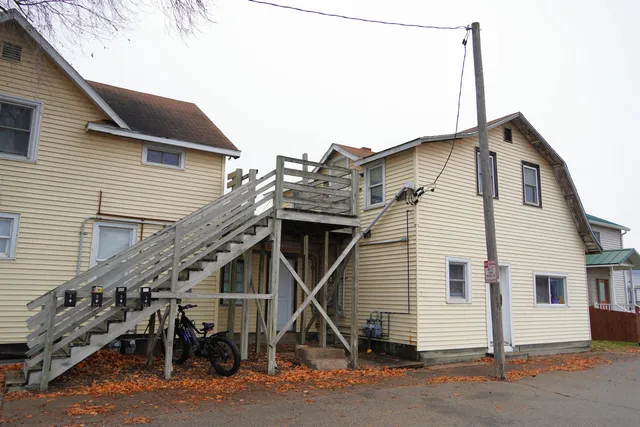 $260,000 | 321 East Washington Street, Prairie du Chien, WI 53821