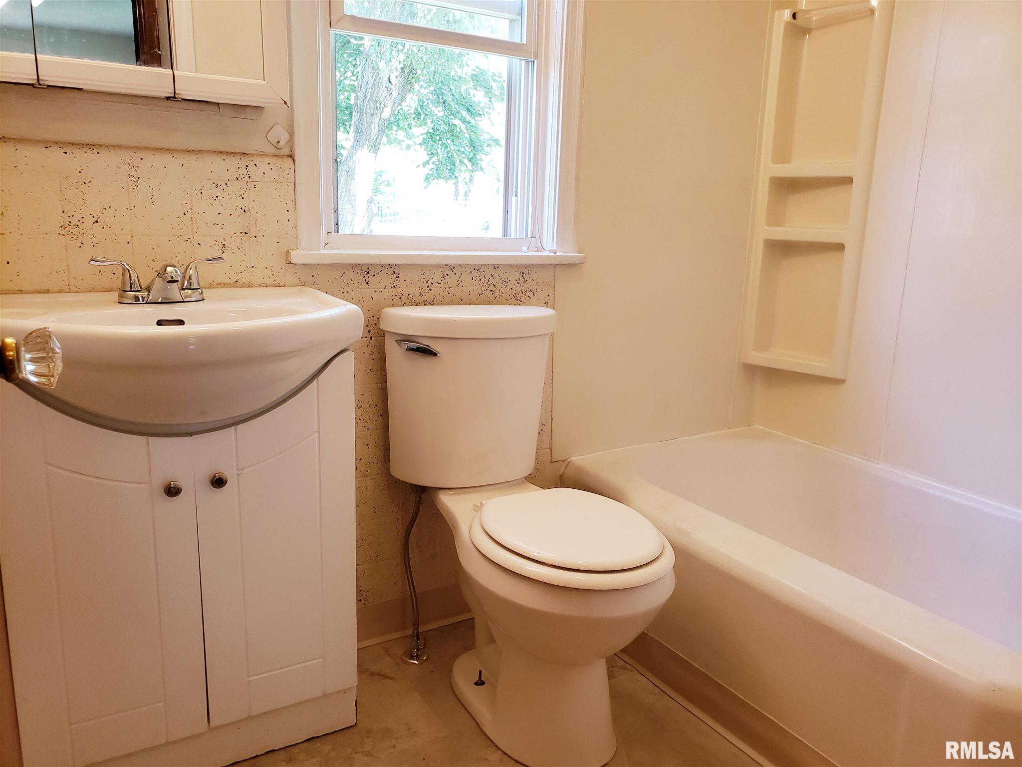 33 Ruth Court Springfield, IL 62704 - Photo 7 of 18 Gallery Image 7