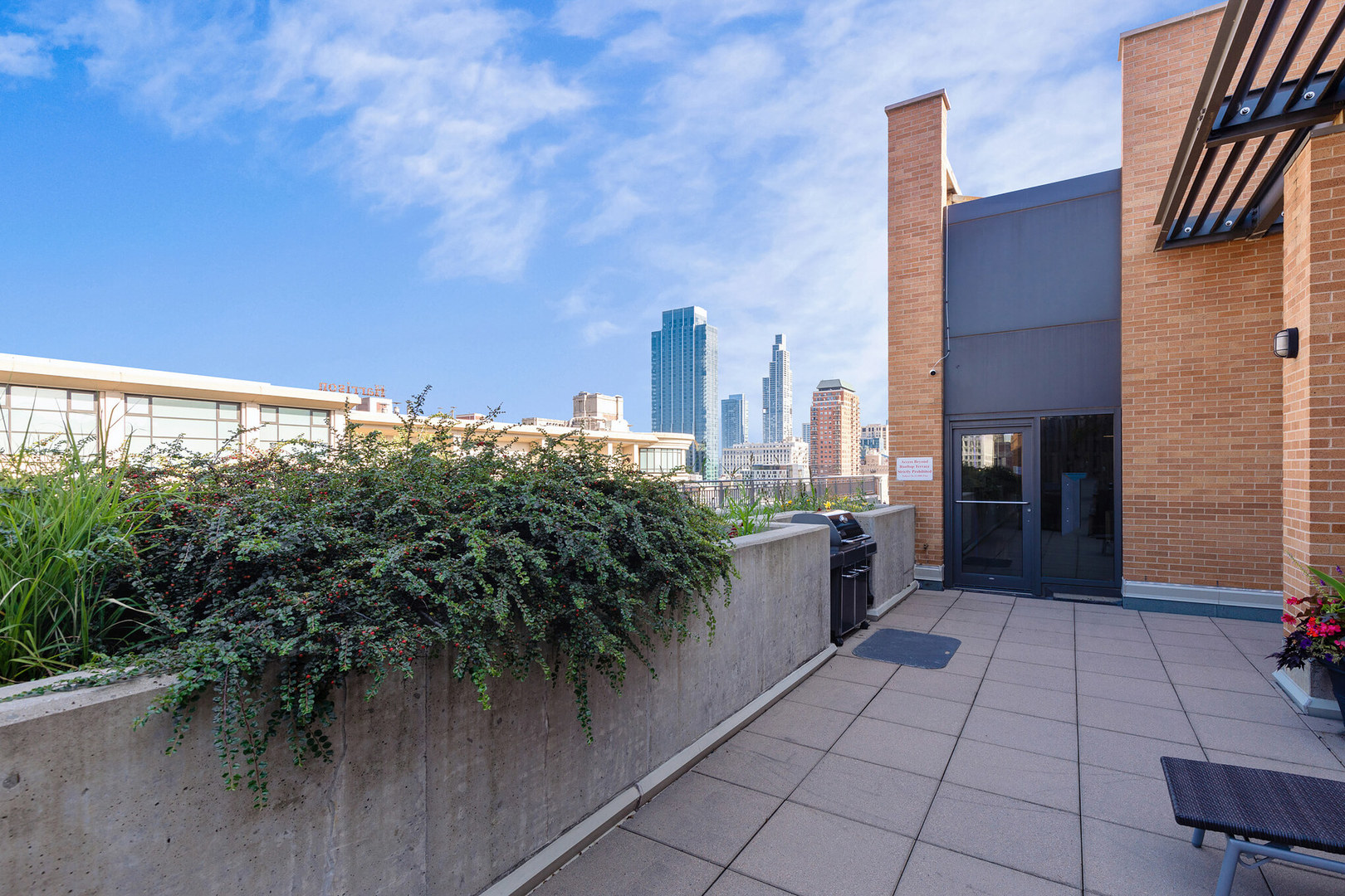 520 South State Street, Unit 510 Chicago, IL 60605 - Photo 32 of 34 a view of a terrace with furniture