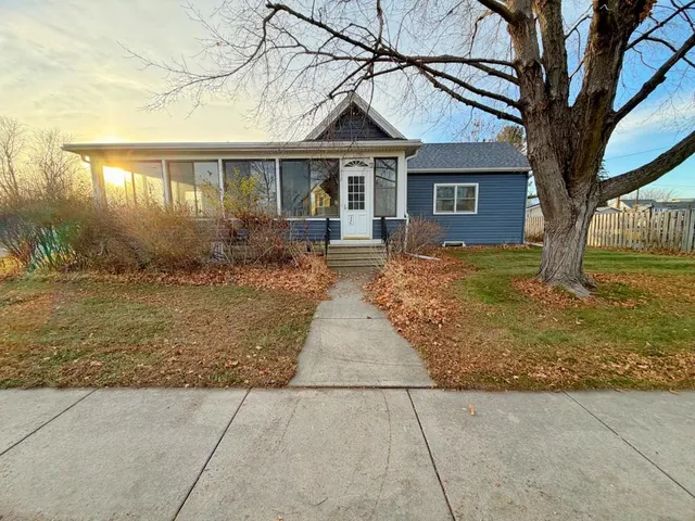 $325,000 | 316 2nd Avenue Southeast, Pine Island, MN 55963