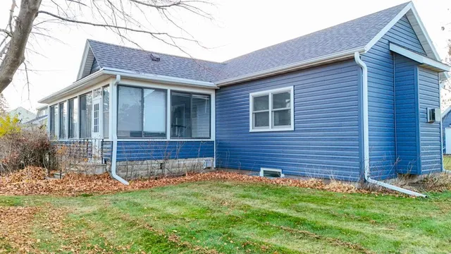 $325,000 | 316 2nd Avenue Southeast, Pine Island, MN 55963