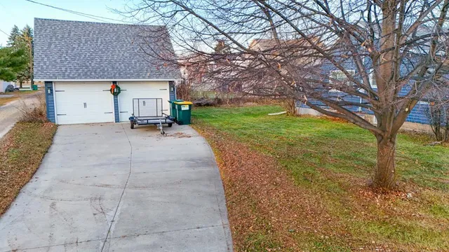 $325,000 | 316 2nd Avenue Southeast, Pine Island, MN 55963