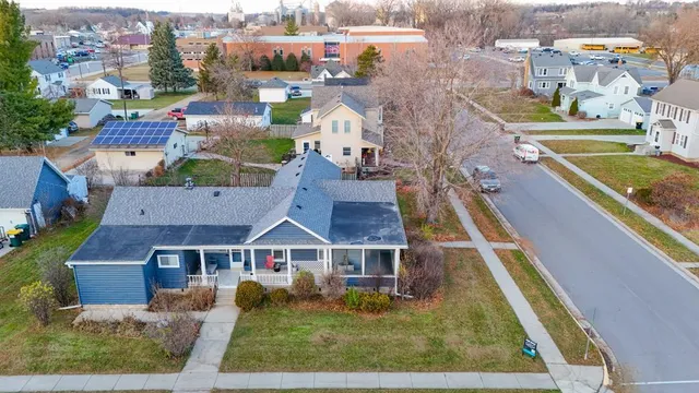 $325,000 | 316 2nd Avenue Southeast, Pine Island, MN 55963