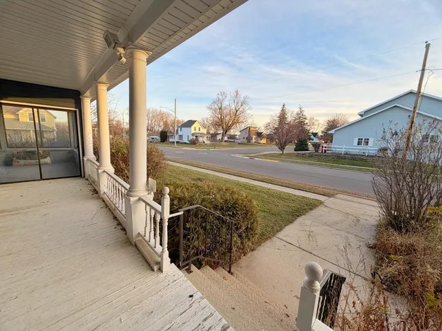 $325,000 | 316 2nd Avenue Southeast, Pine Island, MN 55963