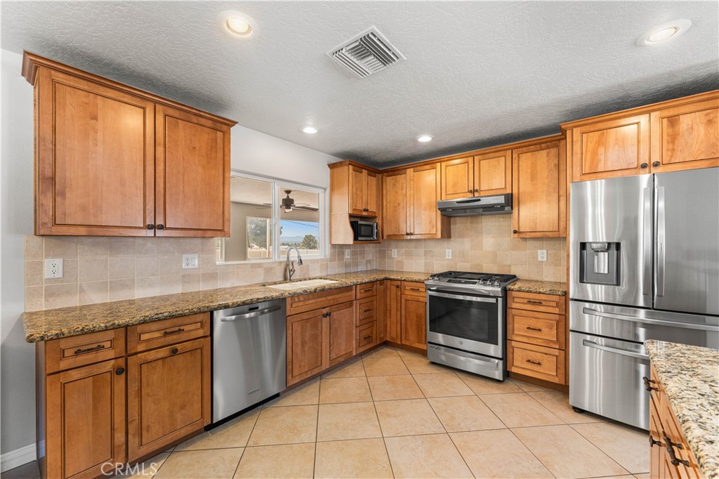 16311 Nosoni Road Apple Valley, CA 92307 - Photo 6 of 44