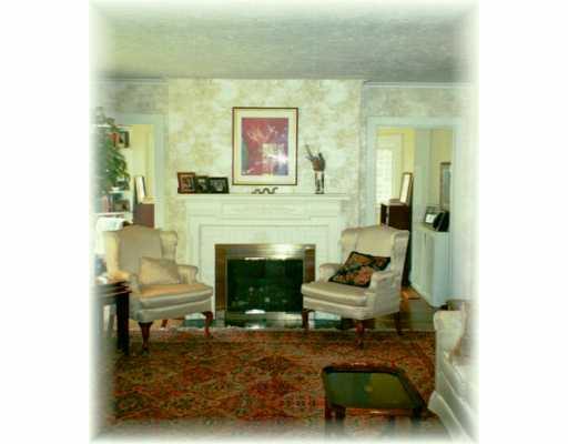 6634 Darlington Road Pittsburgh, PA 15217 - Photo 5 of 8 Living Room.