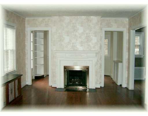 6634 Darlington Road Pittsburgh, PA 15217 - Photo 6 of 8 Living Room.