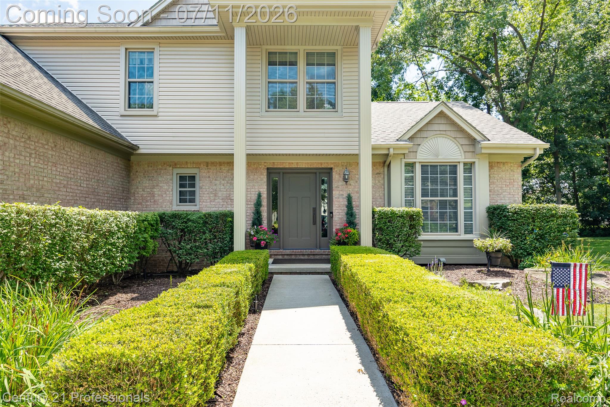689 Woodfield Way Rochester, MI 48307 - Photo 4 of 61 689_Woodfield_RHills_13.jpg