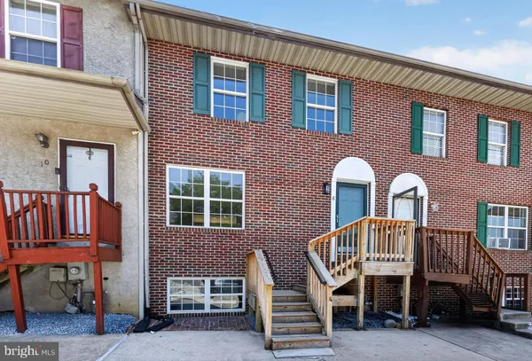 $300,000 | 8 Freedom Court, New Castle, DE 19720