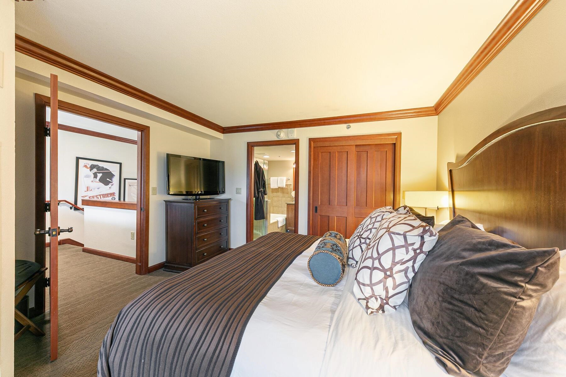 400 Resort Road, Unit 822 824 Olympic Valley, CA 96146 - Photo 19 of 28 a bedroom with a bed and a television