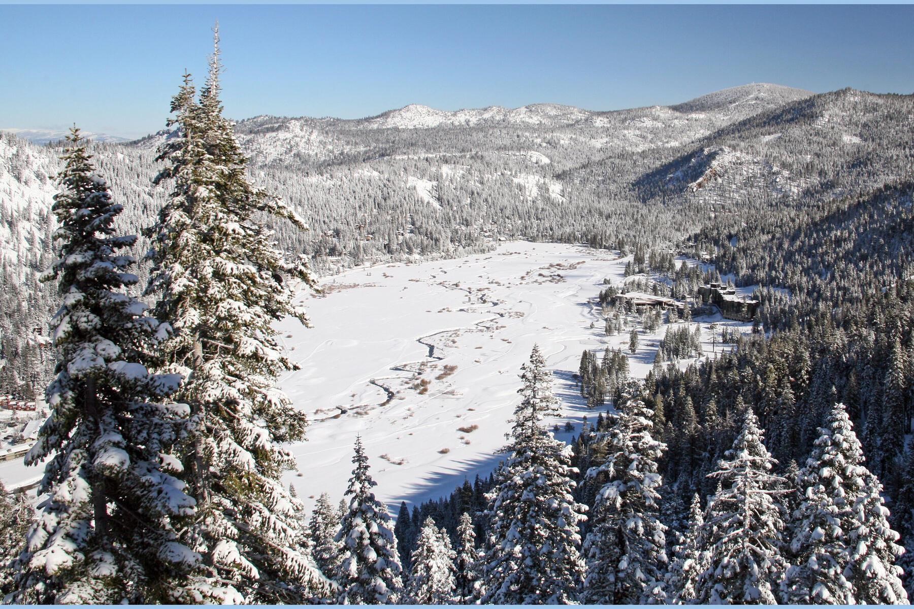 400 Resort Road, Unit 822 824 Olympic Valley, CA 96146 - Photo 23 of 28 a view of a snow on top of a building