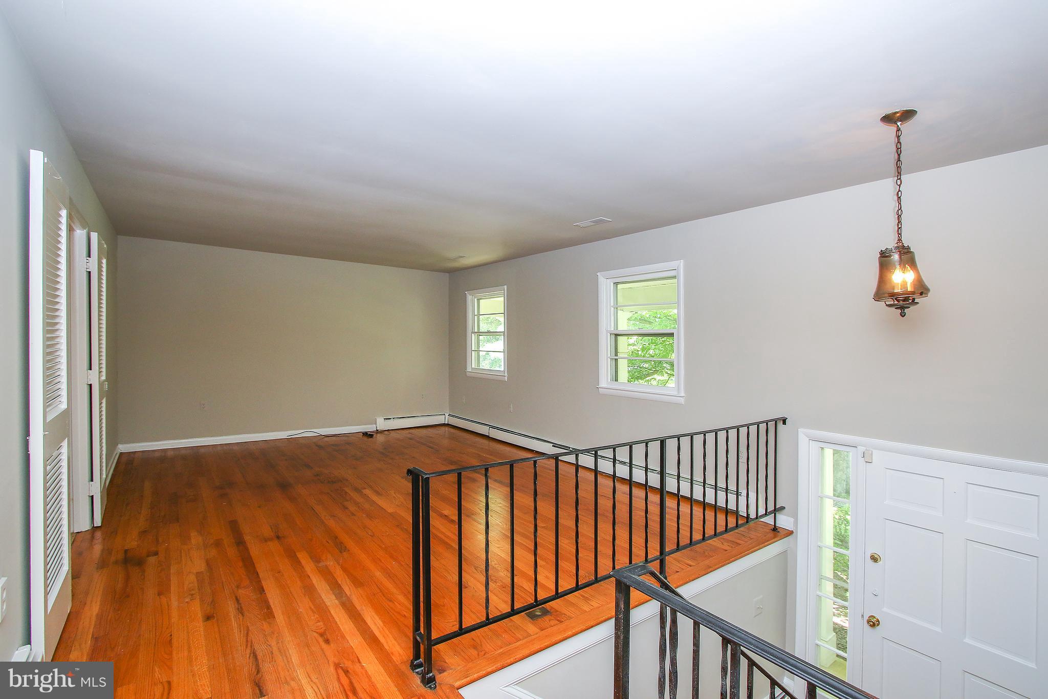 1925 Fairland Road Silver Spring, MD 20904 - Photo 3 of 30 Living Room