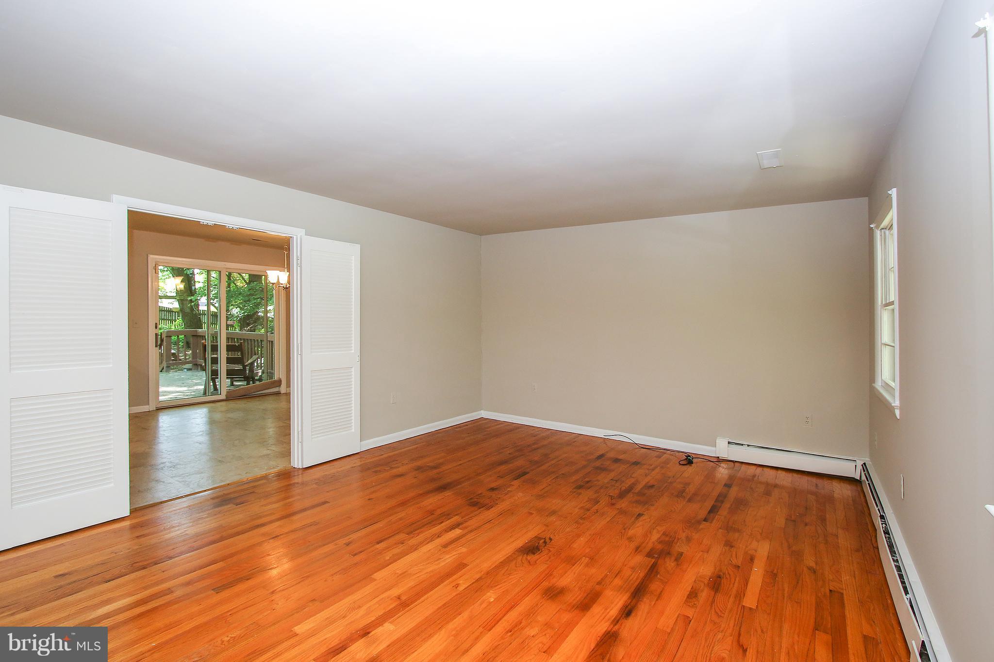 1925 Fairland Road Silver Spring, MD 20904 - Photo 4 of 30 Living Room