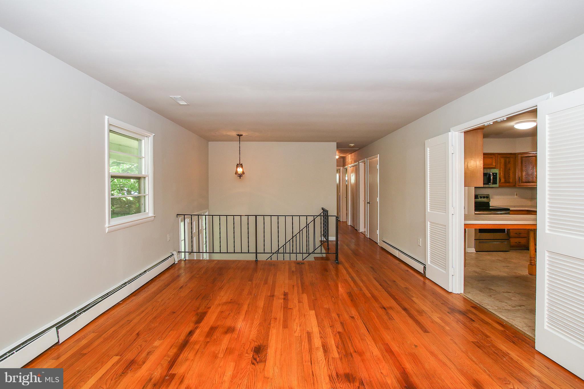 1925 Fairland Road Silver Spring, MD 20904 - Photo 5 of 30 Living Room
