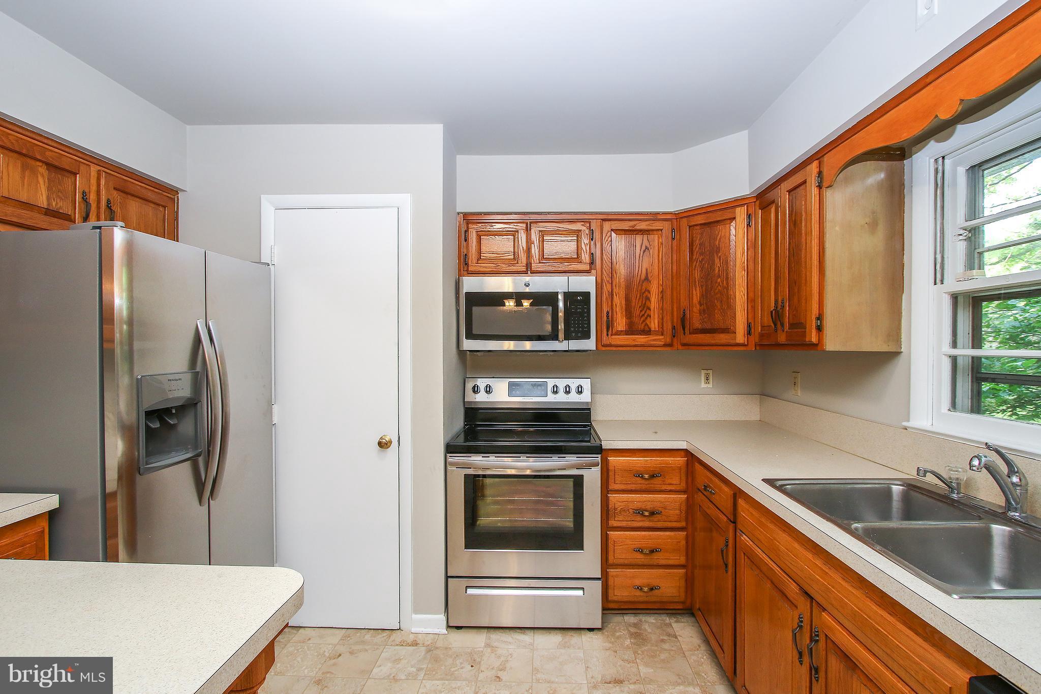 1925 Fairland Road Silver Spring, MD 20904 - Photo 9 of 30 Kitchen