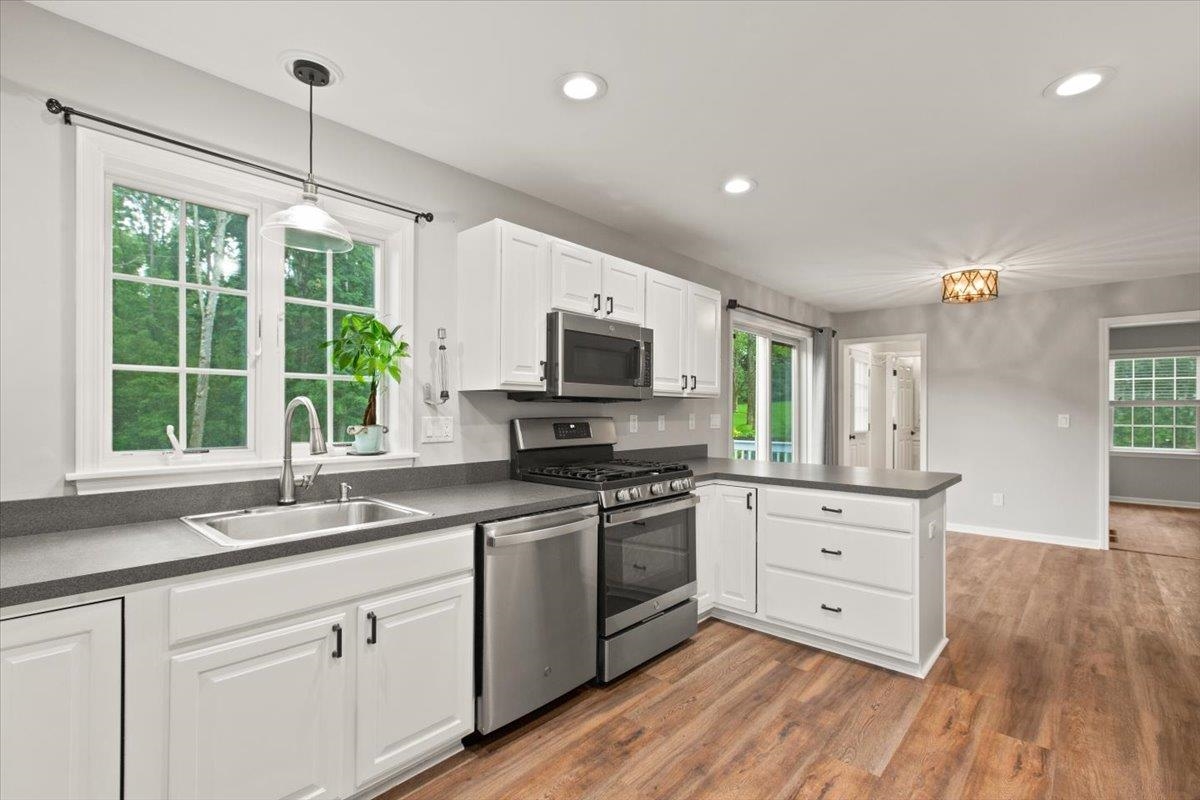 647 Fox Hill Road Bennington, VT 05201 - Photo 6 of 34