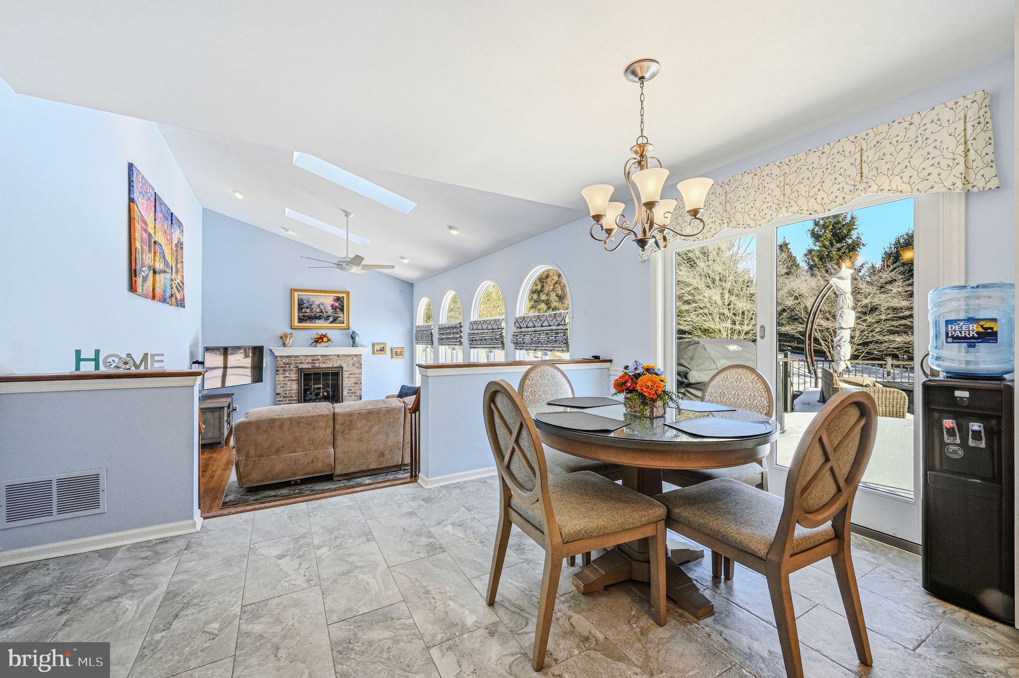 10 Auspice Circle Newark, DE 19711 - Photo 16 of 42 a dining room with furniture and window