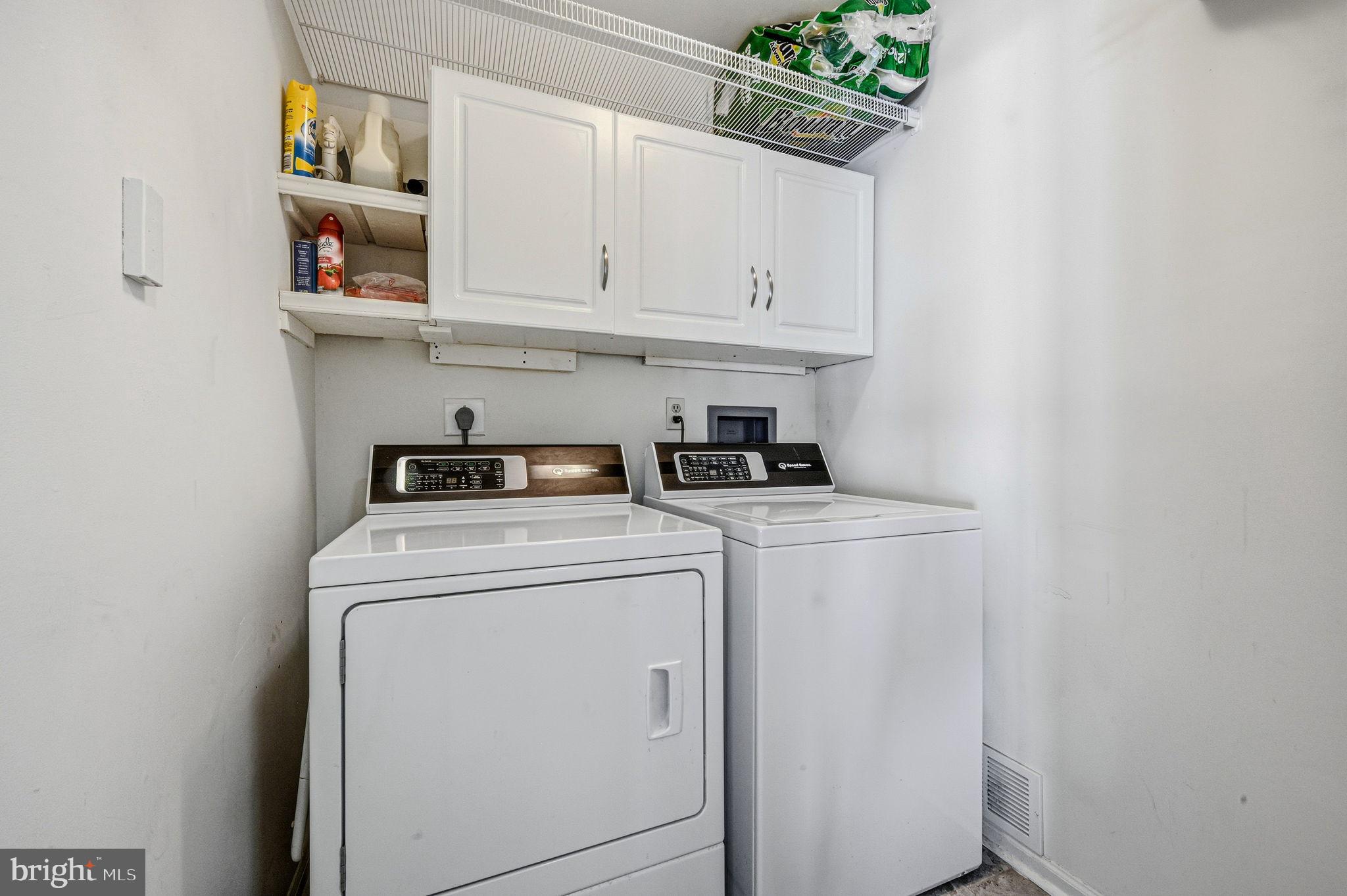 10 Auspice Circle Newark, DE 19711 - Photo 21 of 42 a utility room with dryer and washer