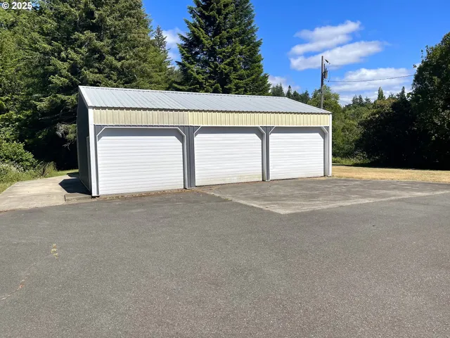a view of a backyard of the house