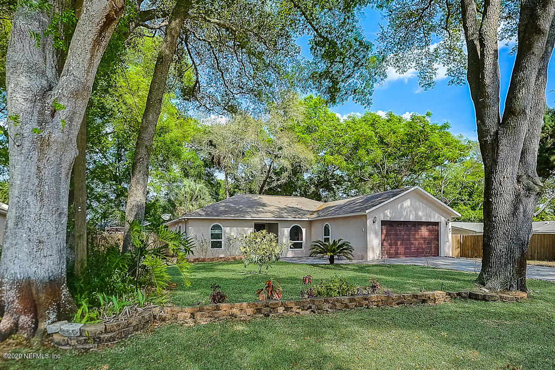 115 Beechwood Road St. Augustine, FL 32086 - Photo 1 of 28 a front view of a house with a garden