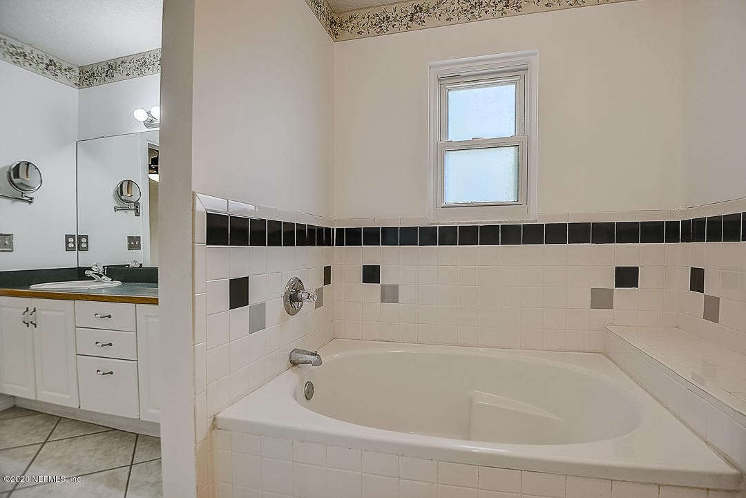 115 Beechwood Road St. Augustine, FL 32086 - Photo 14 of 28 a bathroom with a bathtub and a sink
