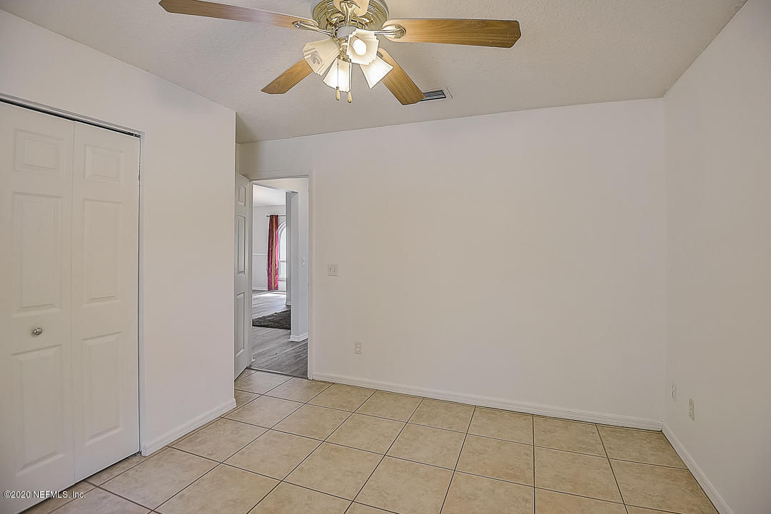 115 Beechwood Road St. Augustine, FL 32086 - Photo 17 of 28 an empty room with a ceiling fan and bathroom