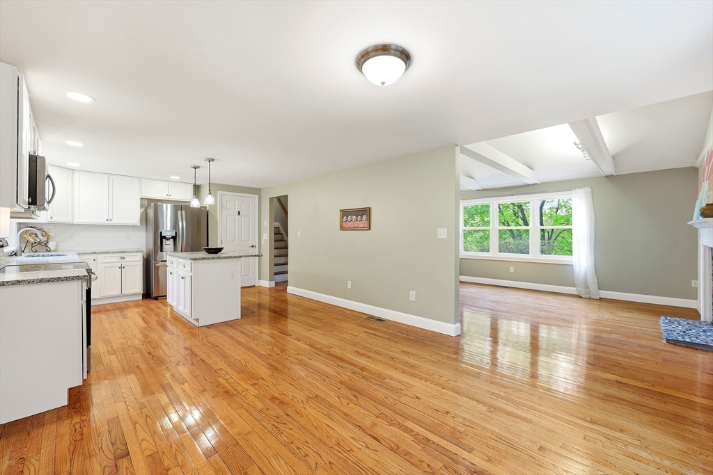 1185 Bay Road Amherst, MA 01002 - Photo 8 of 38