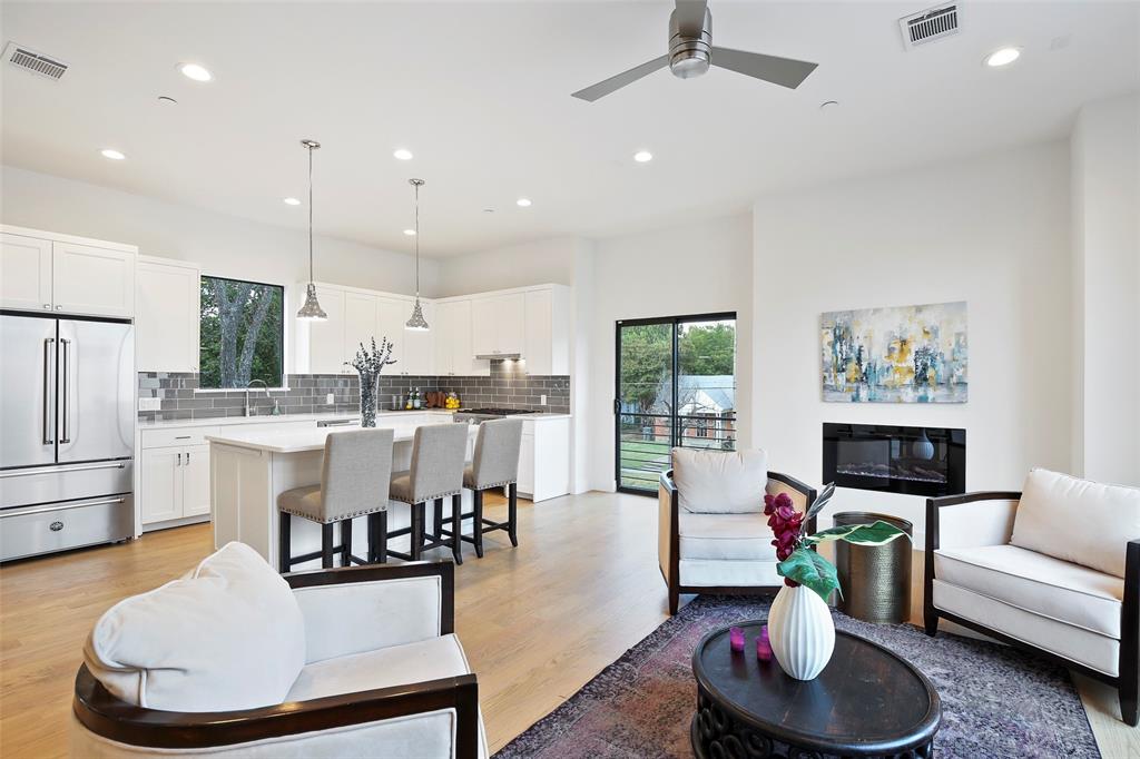 2307 Kirby Street, Unit B Dallas, TX 75204 - Photo 4 of 28 a living room with furniture and a potted plant