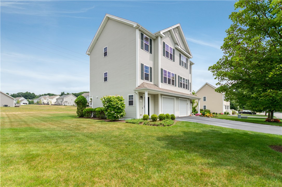 27 Streamview Drive, Unit 27 Cumberland, RI 02864 - Photo 2 of 33