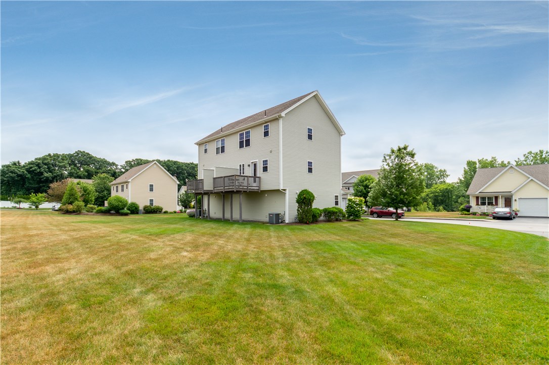 27 Streamview Drive, Unit 27 Cumberland, RI 02864 - Photo 3 of 33