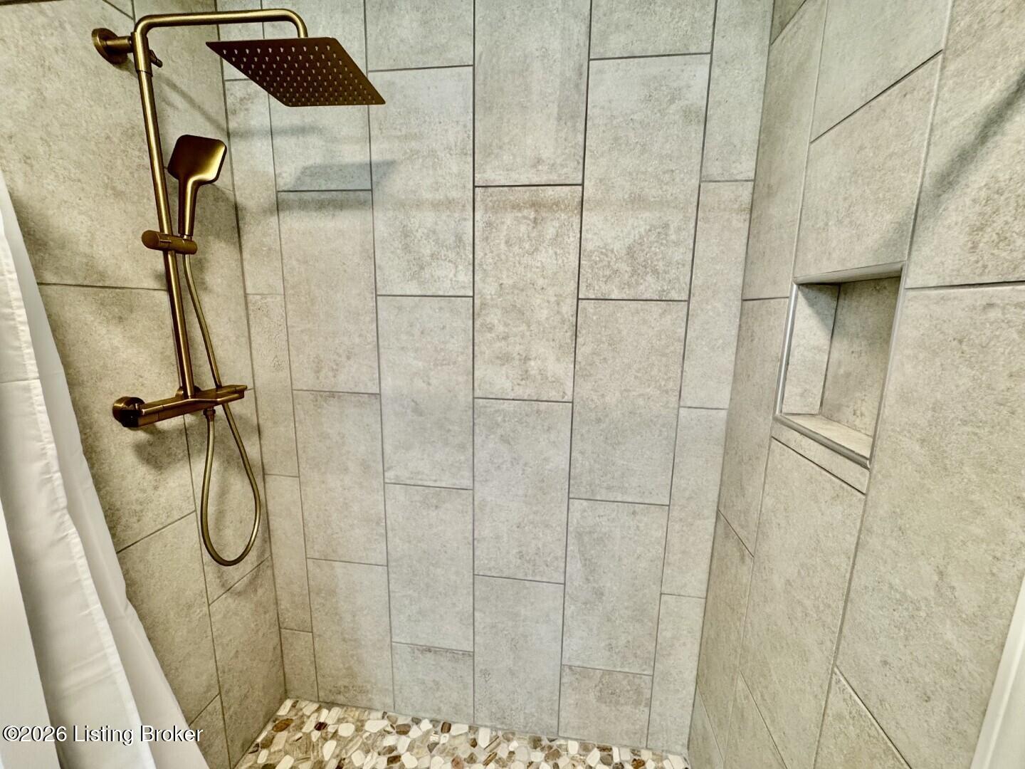 307 West Virginia Avenue Springfield, KY 40069 - Photo 28 of 36 028_Primary Bathroom
